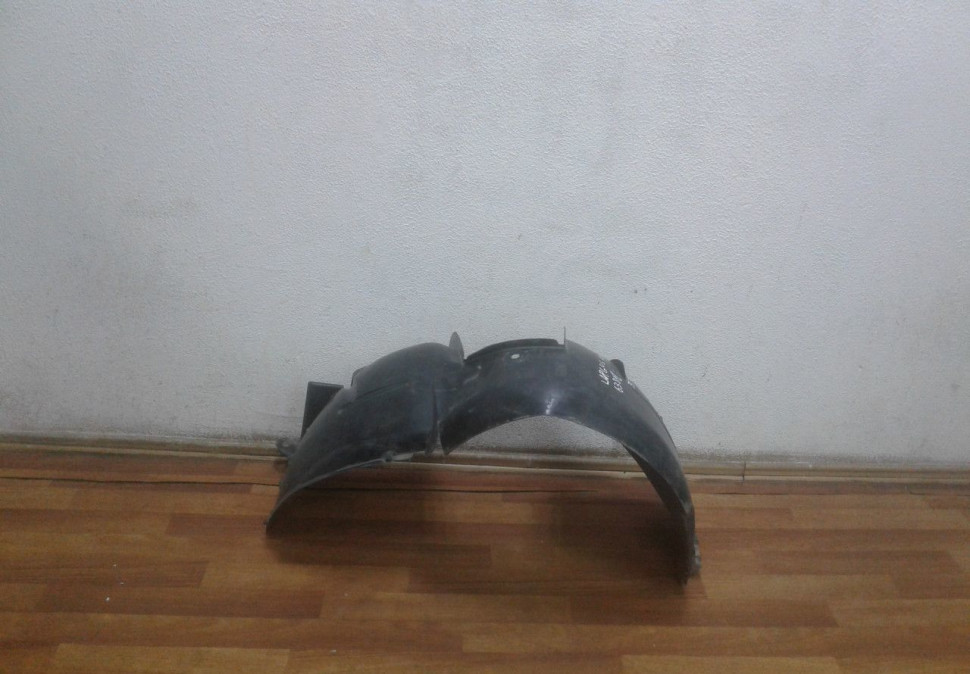 Подкрылок передний левый Lada Largus oem 638413578r (скл-3)