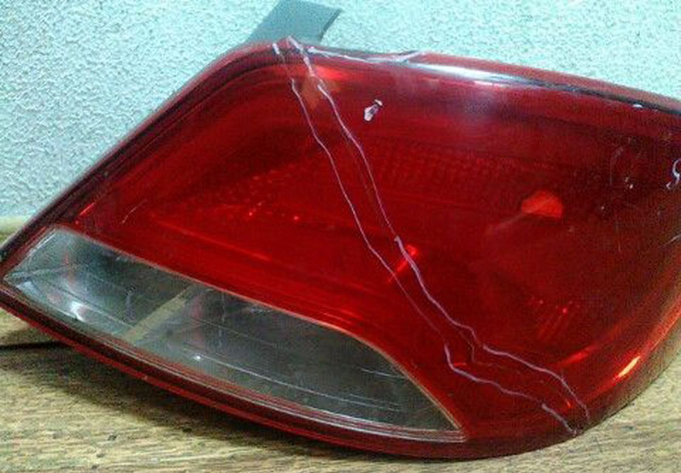 Фонарь правый Hyundai Solaris рестайл седан трещины сколы на стекле oem 924024l600