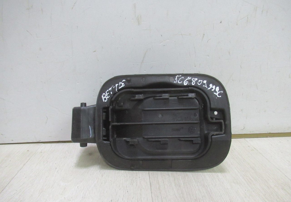 Лючок бензобака Volkswagen Beetle 2 5c5809999c Лючок бензобака Volkswagen Beetle 2 5c5809999c