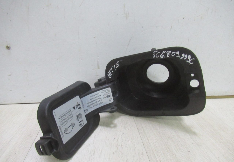 Лючок бензобака Volkswagen Beetle 2 5c5809999c Лючок бензобака Volkswagen Beetle 2 5c5809999c