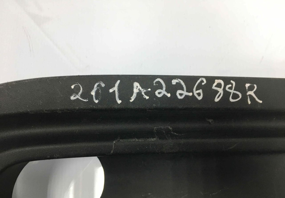 Решетка бампера правая Renault Arkana OEM 261A22688R Решетка бампера правая Renault Arkana OEM 261A22688R