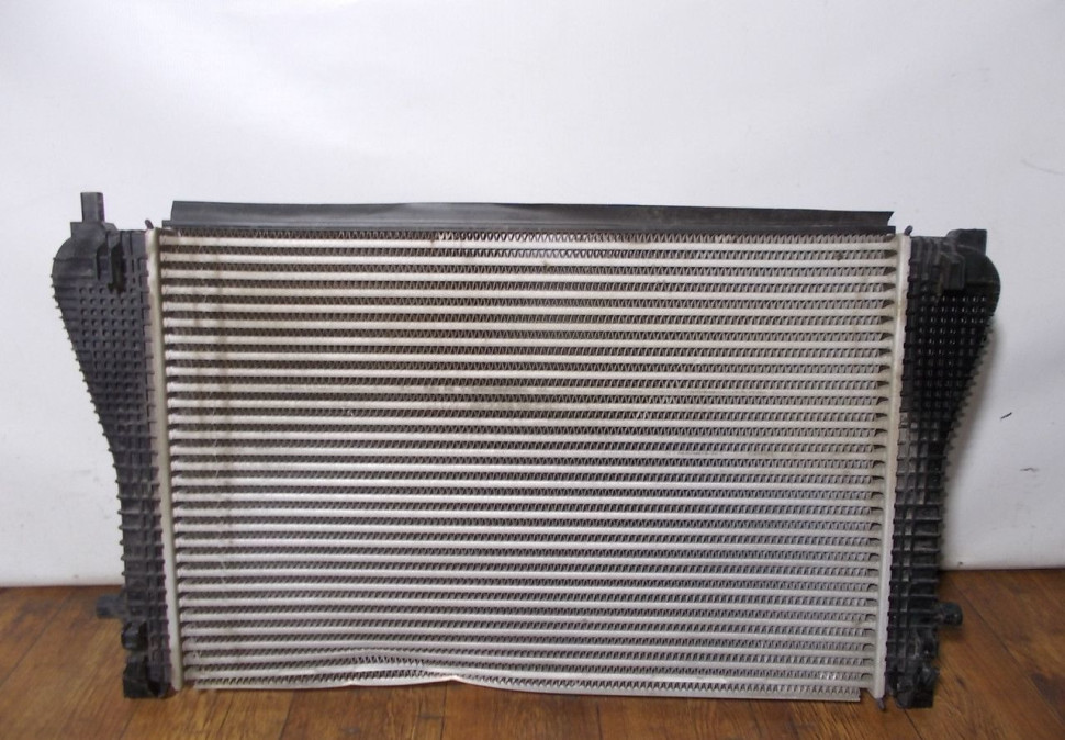 Радиатор интеркуллера бу Skoda Octavia A7 OEM 5Q0145803T