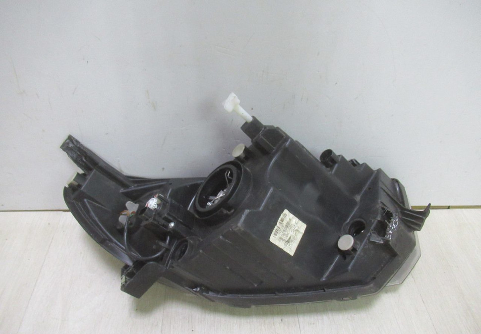 Фара левая Lada Granta (18>) oem 8450100857 (скл-3) Фара левая Lada Granta (18>) oem 8450100857 (скл-3)