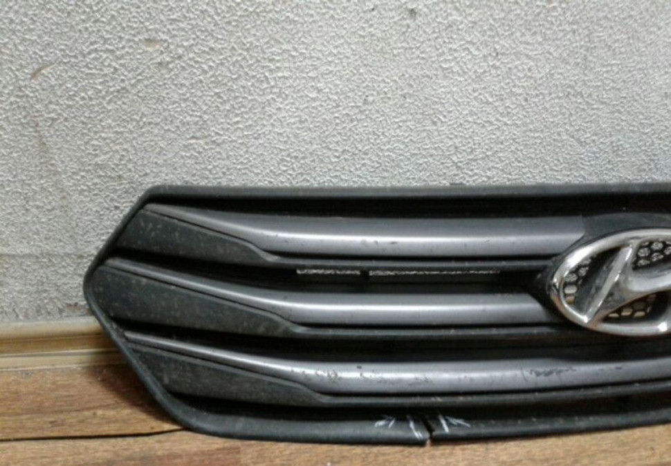 Решетка радиатора Hyundai Creta Oem 86351M0000 (трещ) Решетка радиатора Hyundai Creta Oem 86351M0000 (трещ)