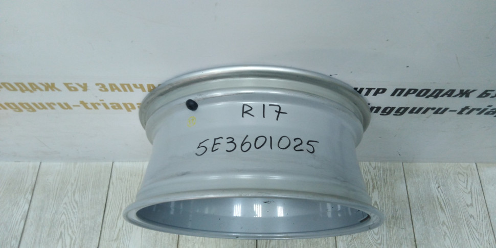 Диск колесный литой R17 бу Skoda Octavia A8 OEM 5E3601025E Диск колесный литой R17 бу Skoda Octavia A8 OEM 5E3601025E