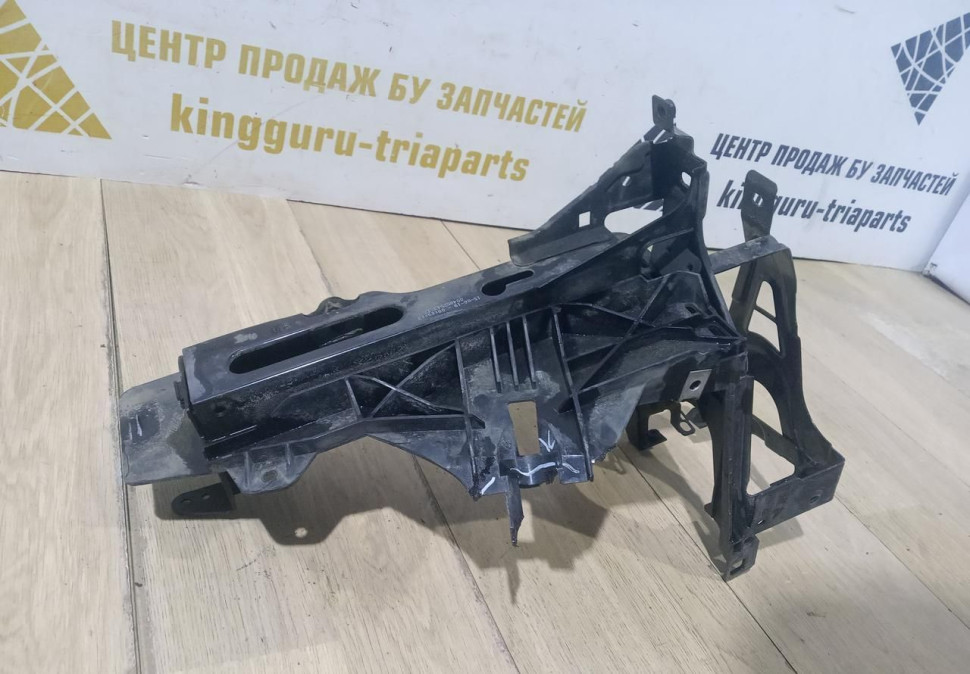 Кронштейн под фару левый BMW 5 F10 OEM 51647200793 Кронштейн под фару левый BMW 5 F10 OEM 51647200793