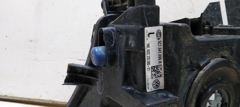 Противотуманная фара левая Volkswagen Jetta 6 рест (14-18) oem 5C7941966R Противотуманная фара левая Volkswagen Jetta 6 рест (14-18) oem 5C7941966R