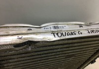 Интеркулер правый Volkswagen Touareg NF oem 7P0145804A (мал.вмятины)