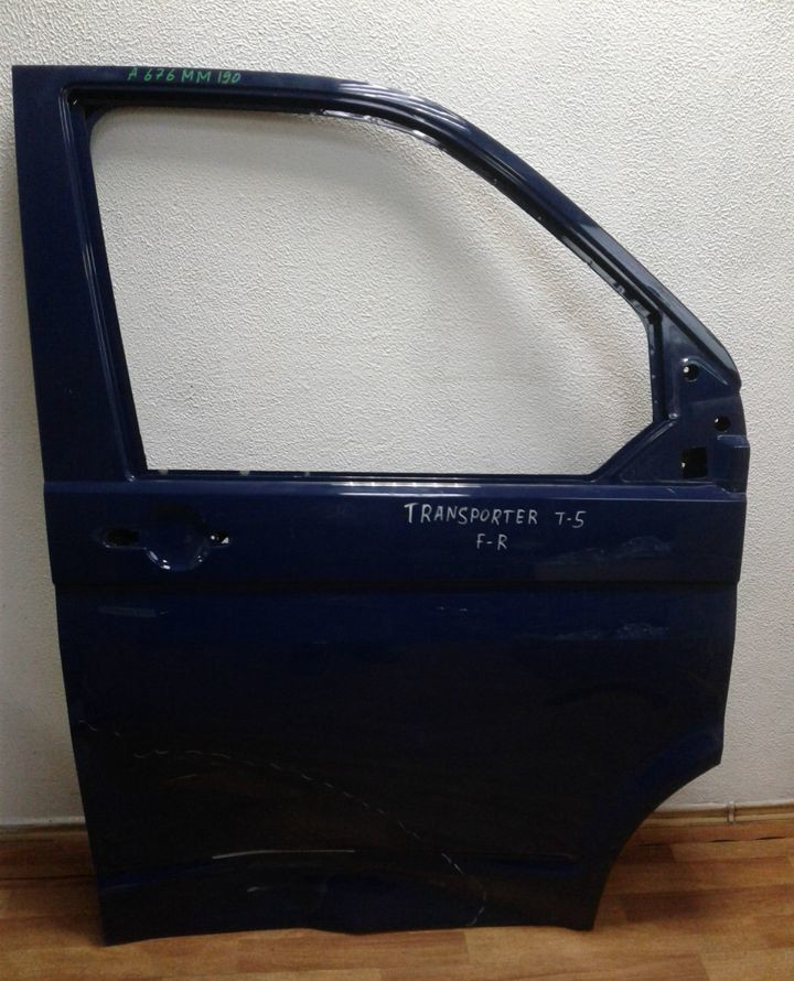 Дверь передняя правая Volkswagen Transporter T5 (03-15) вмятина (скл-3)