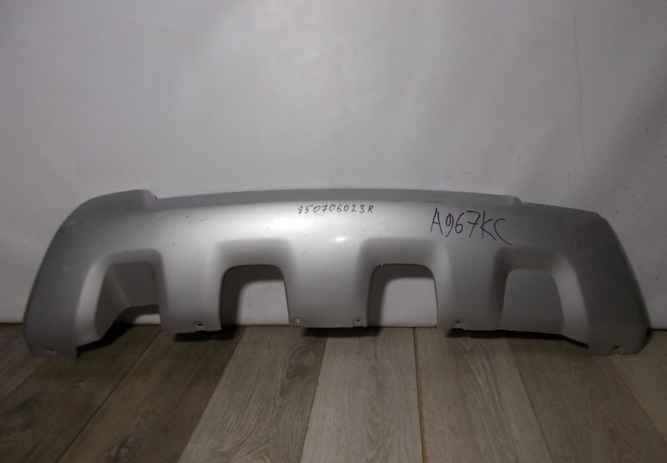 Накладка заднего бампера бу Renault Duster рестайлинг OEM 850706023R