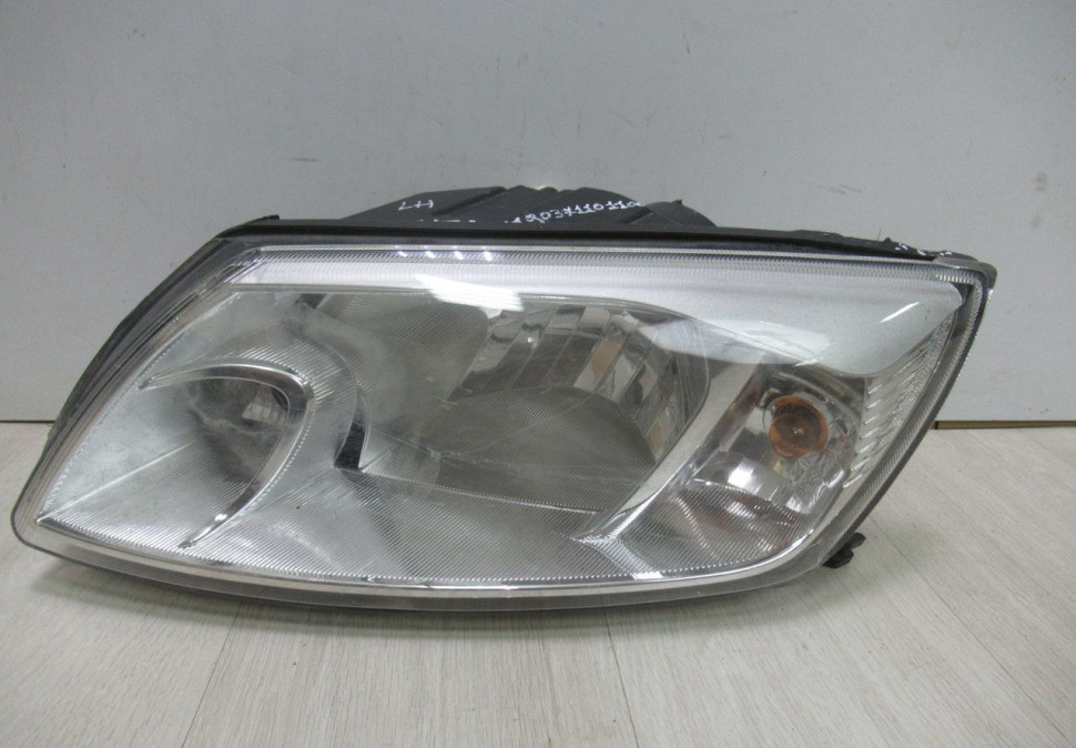 Фара левая Lada Granta oem 2190371101100 (слом.2крепл) (скл-3)