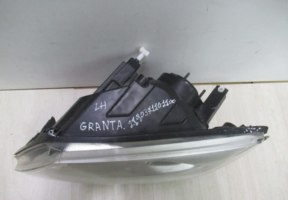 Фара левая Lada Granta oem 2190371101100 (слом.2крепл) (скл-3)