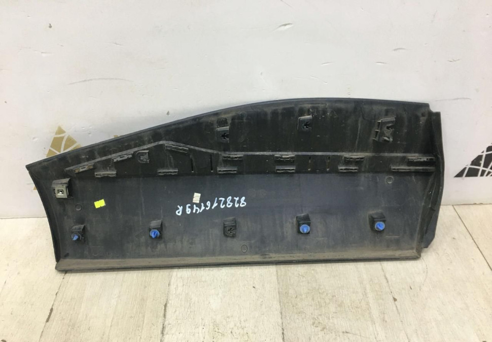 Молдинг двери задний левый Renault Kaptur OEM 828216149R