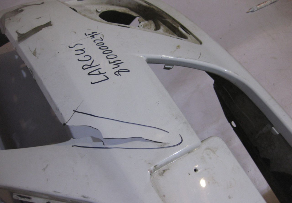 Бампер передний Lada Largus oem 8450000245 (трещина) (скл-3) Бампер передний Lada Largus oem 8450000245 (трещина) (скл-3)