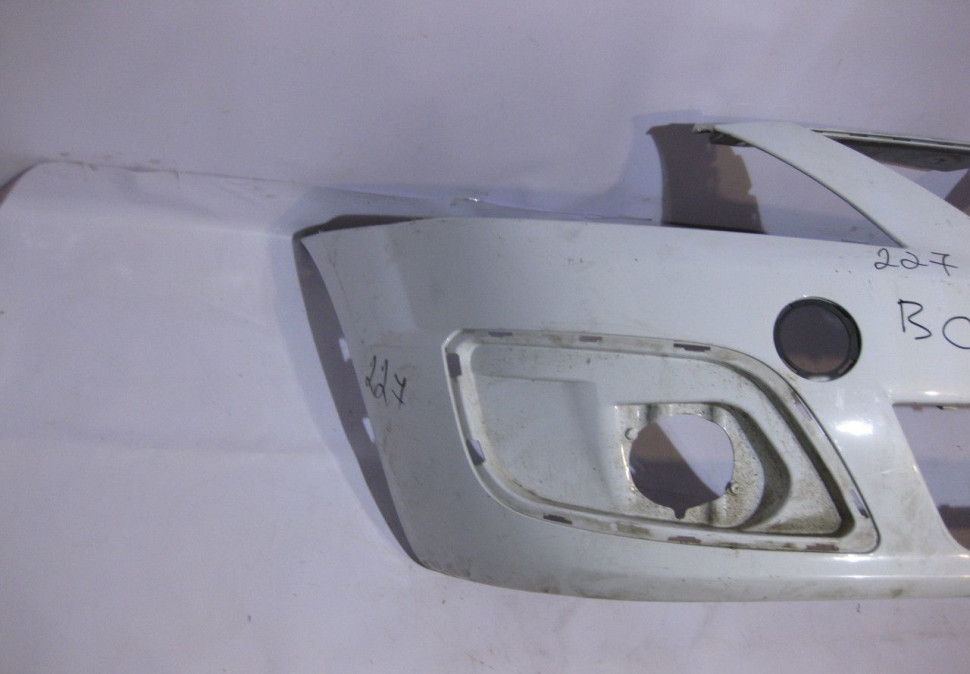 Бампер передний Lada Largus oem 8450000245 (трещина) (скл-3) Бампер передний Lada Largus oem 8450000245 (трещина) (скл-3)