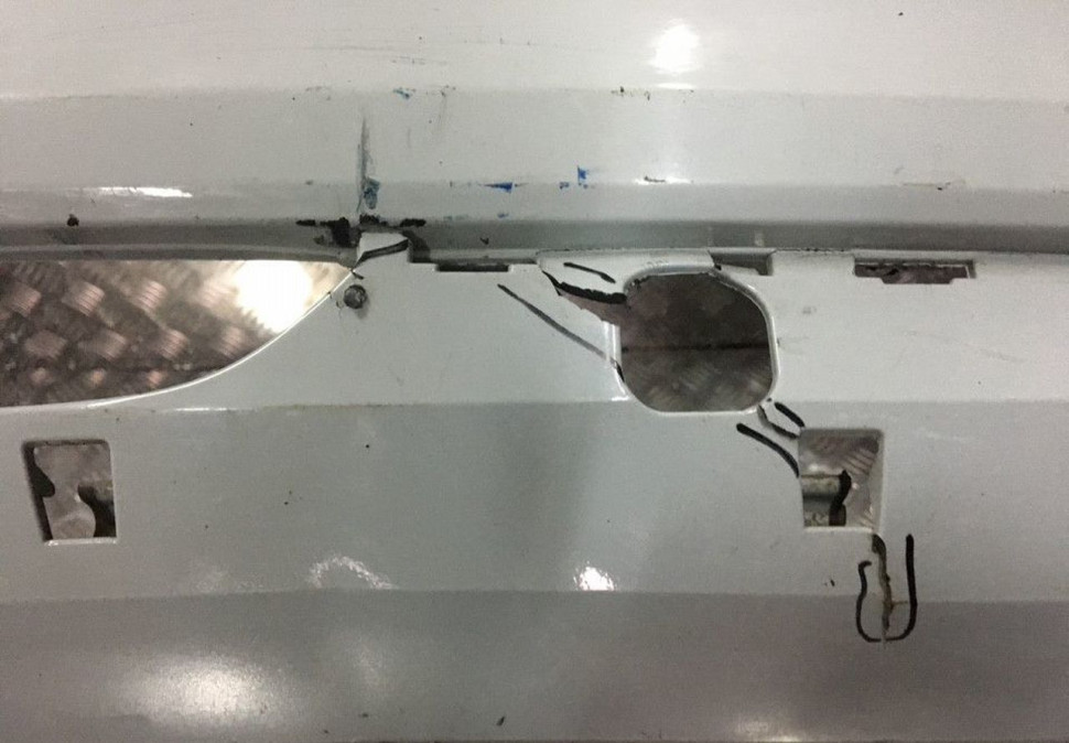 Бампер задний Lada Vesta oem 8450006699 (мал.трещины) (скл-3)