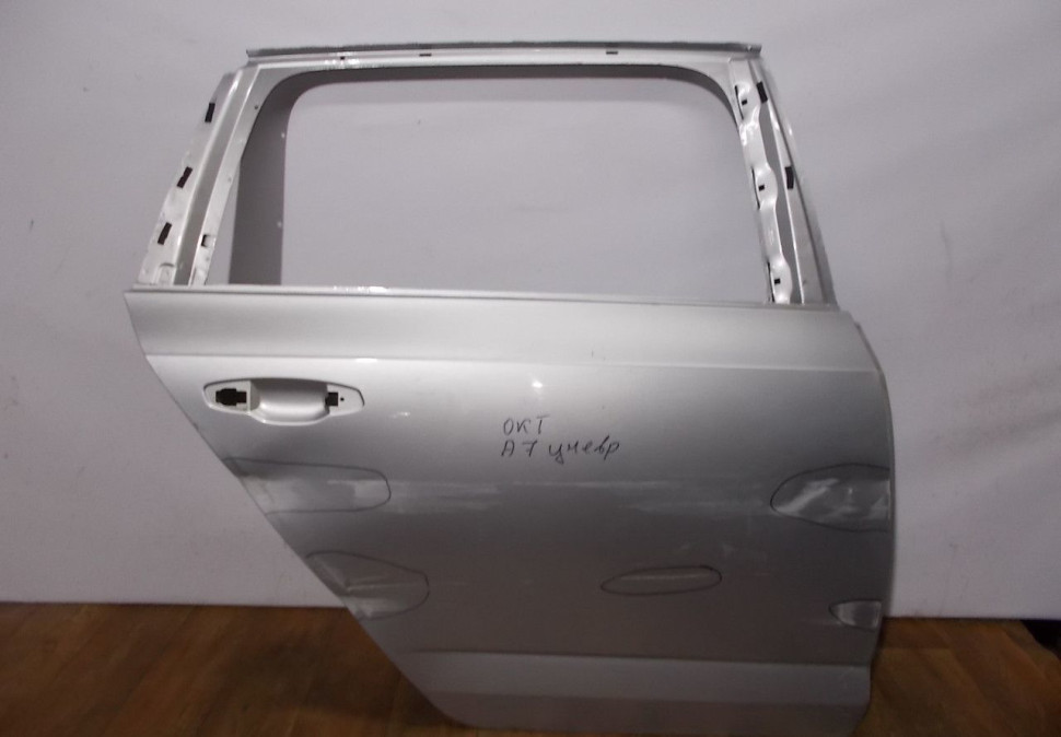 Дверь задняя правая бу Skoda Octavia A7 универсал OEM 5E9833052