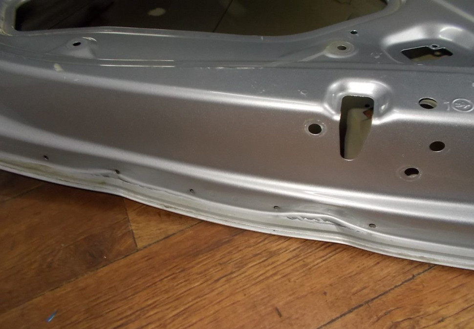 Дверь задняя правая бу Skoda Octavia A7 универсал OEM 5E9833052