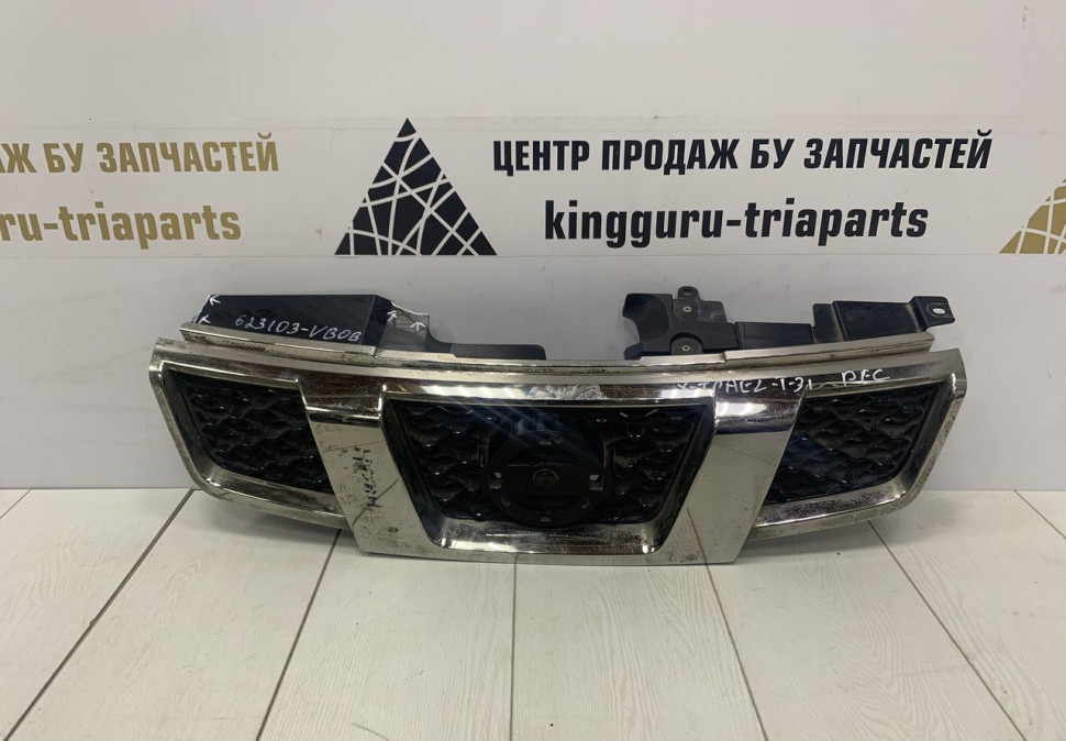 Решетка радиатора Nissan X-Trail T31 рестайлинг OEM 623103UB0B