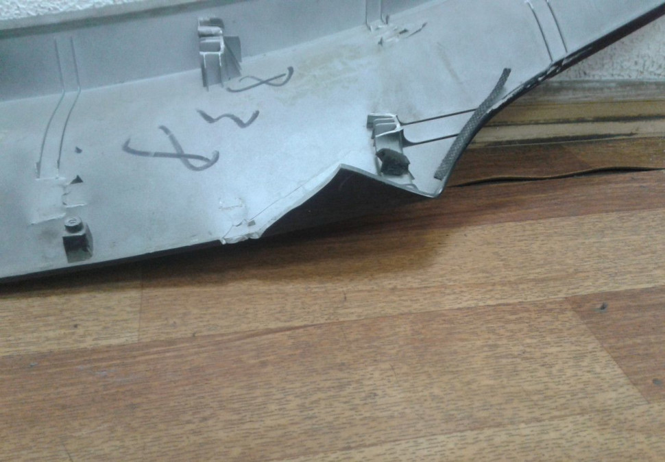 Спойлер крышки багажника Hyundai ix35 (трещины) Спойлер крышки багажника Hyundai ix35 (трещины)