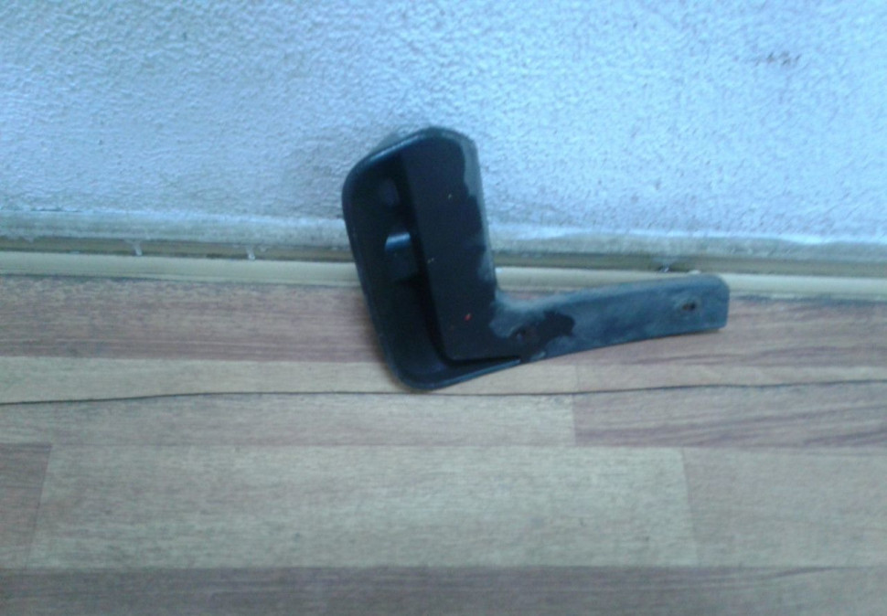 Брызговик задний левый Hyundai Solaris 1 oem 868414l000