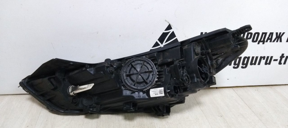 Фара правая галоген Hyundai Tucson 3 дорестайлинг 2015 OEM 92102D7000