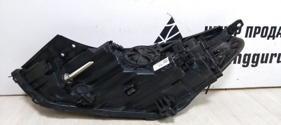 Фара правая галоген Hyundai Tucson 3 дорестайлинг 2015 OEM 92102D7000