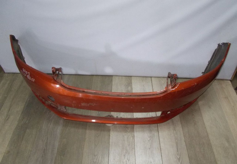 Бампер передний бу Skoda Rapid OEM 60U807221F