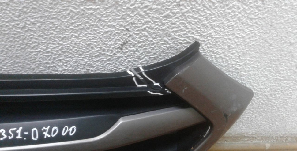 Решетка радиатора Hyundai Tucson 3 oem 86351d7000(трещина) Решетка радиатора Hyundai Tucson 3 oem 86351d7000(трещина)
