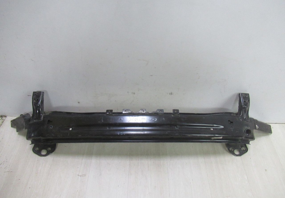 Усилитель переднего бампера Hyudai Santa Fe 3 oem 865302w0000