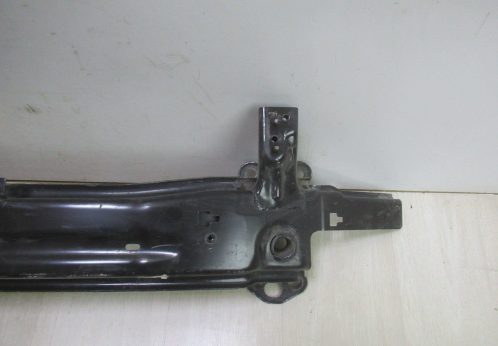 Усилитель переднего бампера Hyudai Santa Fe 3 oem 865302w0000