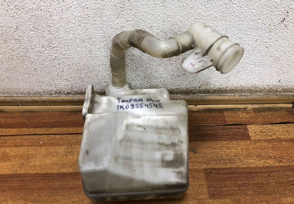 Бачок омывателя Volkswagen Touran oem 1k0955453