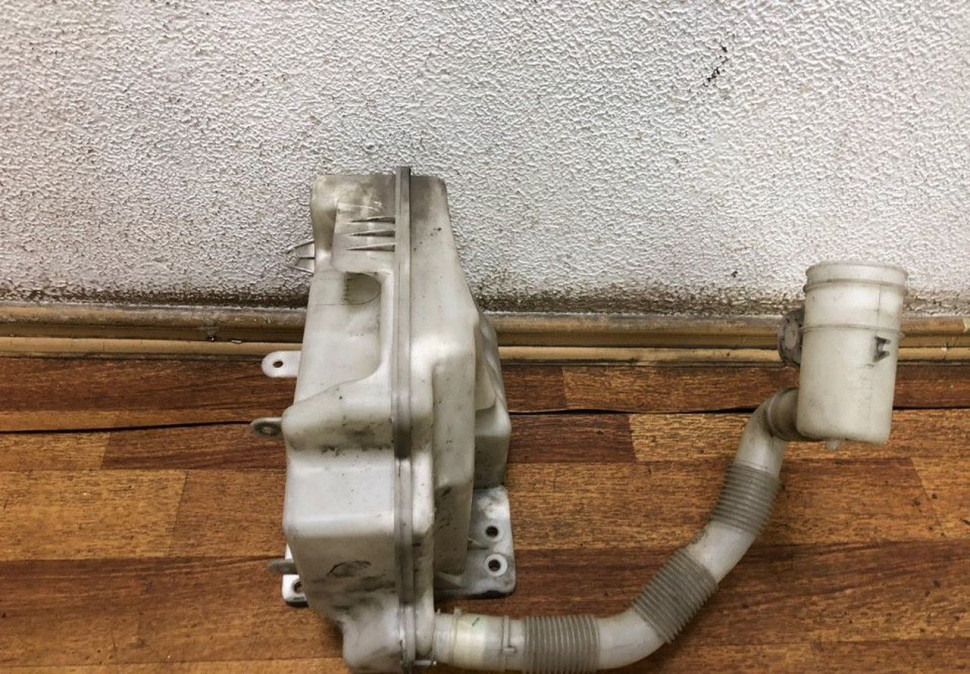 Бачок омывателя Volkswagen Touran oem 1k0955453
