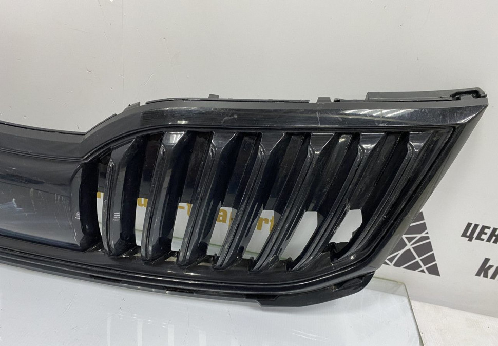 Решетка радиатора Skoda Octavia A7 рестайлинг 2017 OEM 5E0853653C Решетка радиатора Skoda Octavia A7 рестайлинг 2017 OEM 5E0853653C