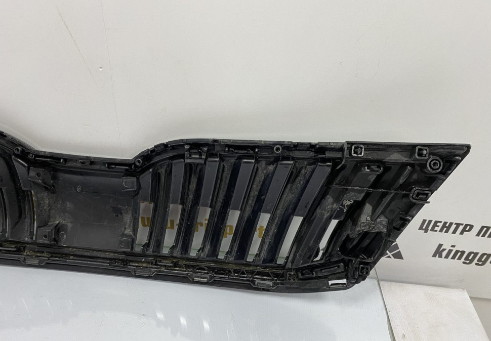 Решетка радиатора Skoda Octavia A7 рестайлинг 2017 OEM 5E0853653C Решетка радиатора Skoda Octavia A7 рестайлинг 2017 OEM 5E0853653C