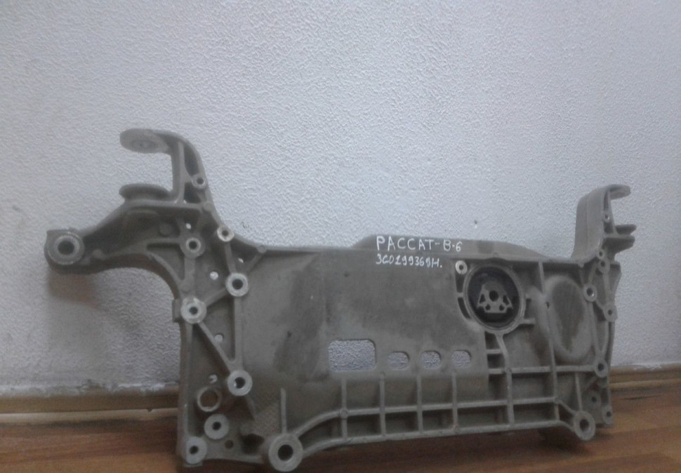 Подрамник  Volkswagen Passat B6 (07-11) oem  3c0199369h