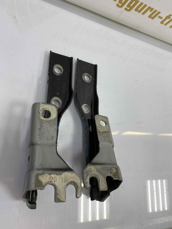 Петля капота левая правая Volkswagen Polo 5 2009-2020 oem 6R0823301B, 6R0823302B