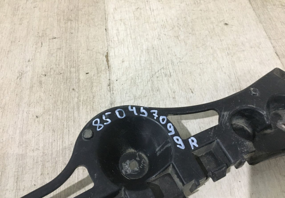 Кронштейн заднего бампера левый Renault Logan 2 OEM 850457099R