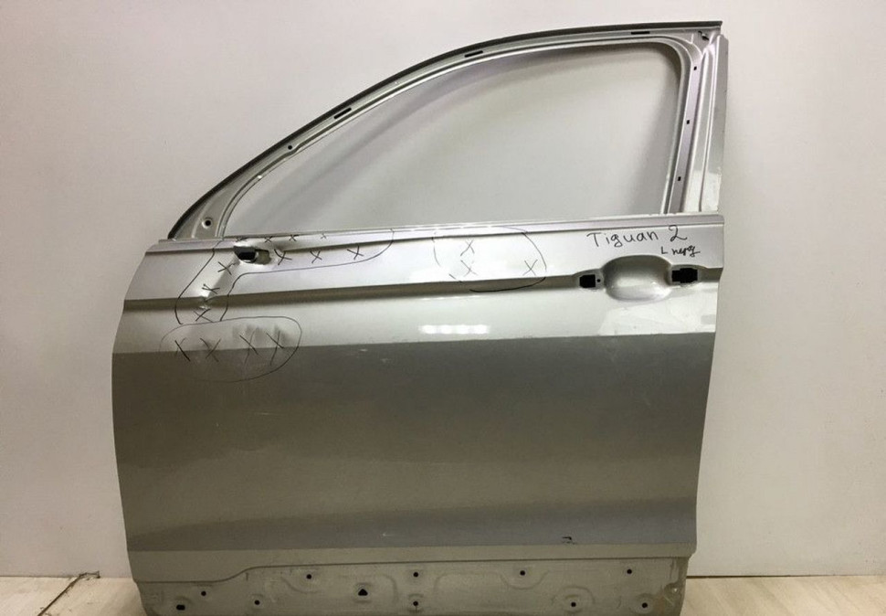 Дверь передняя левая Volkswagen Tiguan 2 oem 5NA831055K (вмятины )