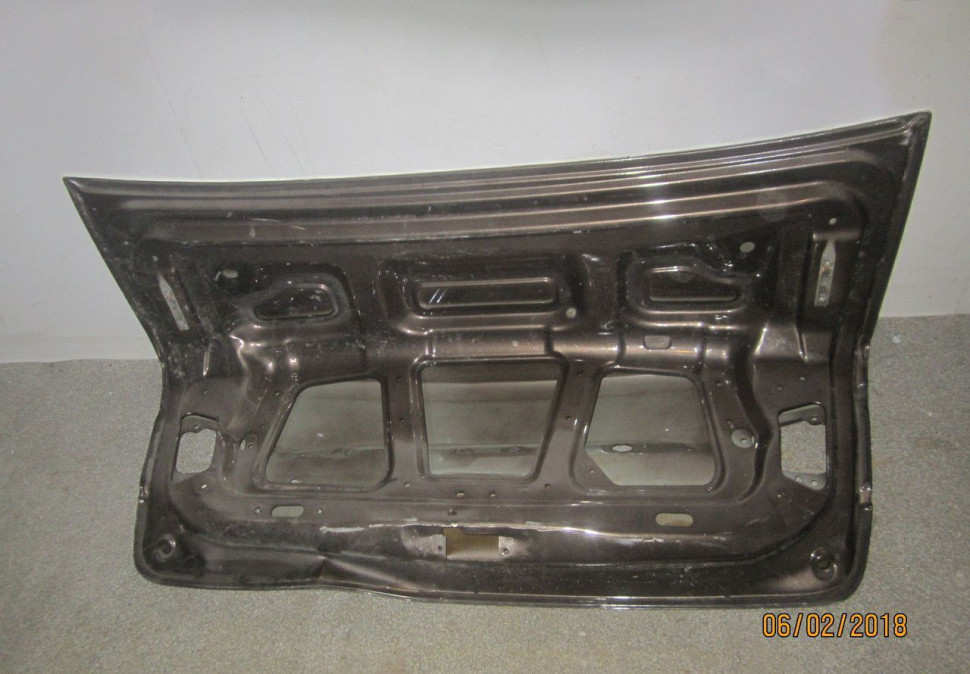 Крышка багажника Lada Vesta вмятина (скл-3)