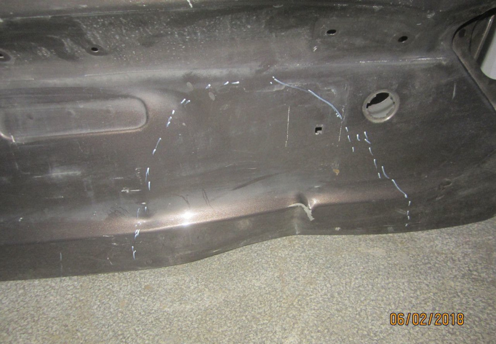 Крышка багажника Lada Vesta вмятина (скл-3)