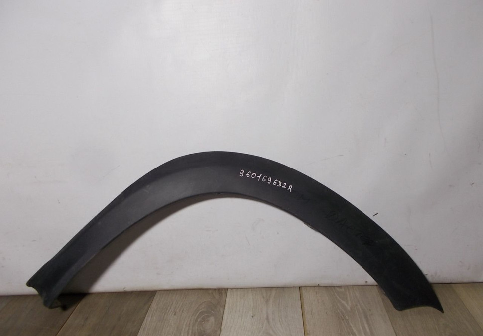 Расширитель арки крыла передний правый Renault Duster oem 960169632R