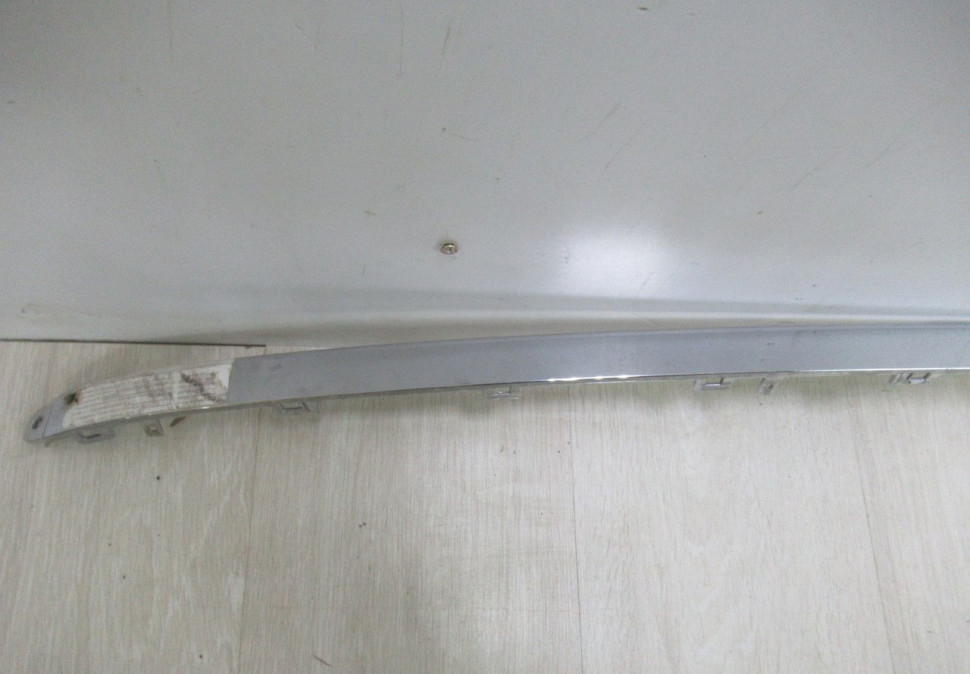 Молдинг хрома заднего бампера Volkswagen Touareg NF oem 7p6853835