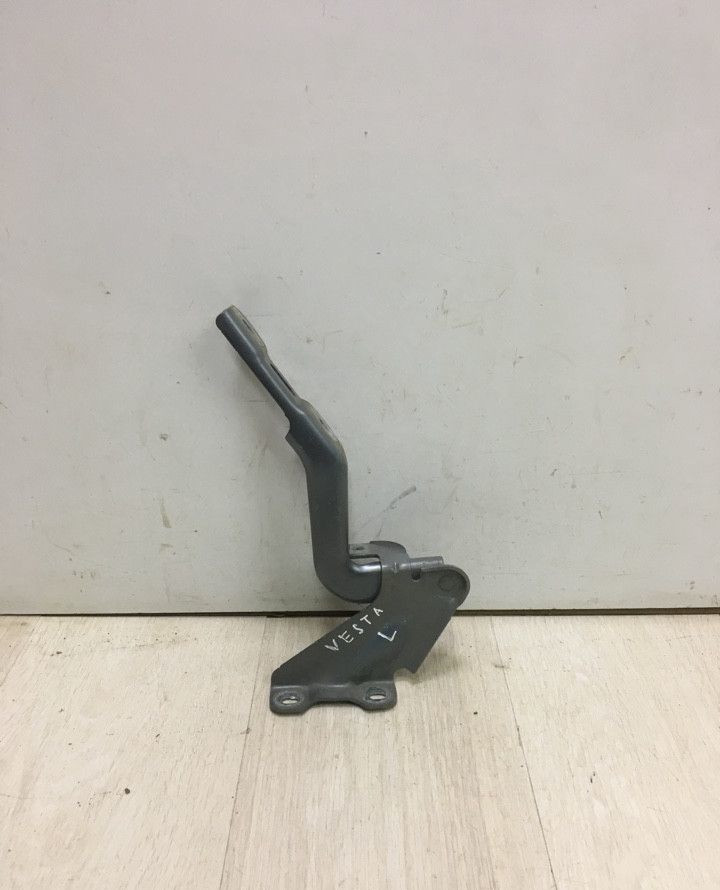 Петля капота левая Lada Vesta oem 8450008287 (скл-3)