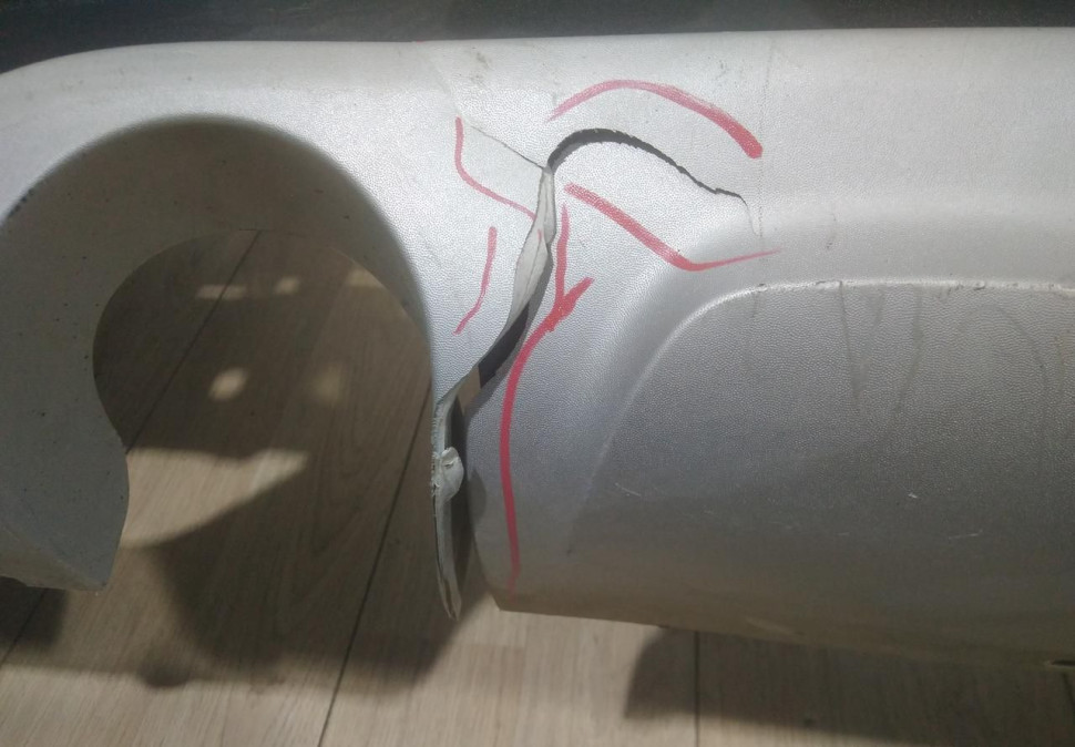 Бампер задний бу Renault Kaptur OEM 850220429R (В) Бампер задний бу Renault Kaptur OEM 850220429R (В)