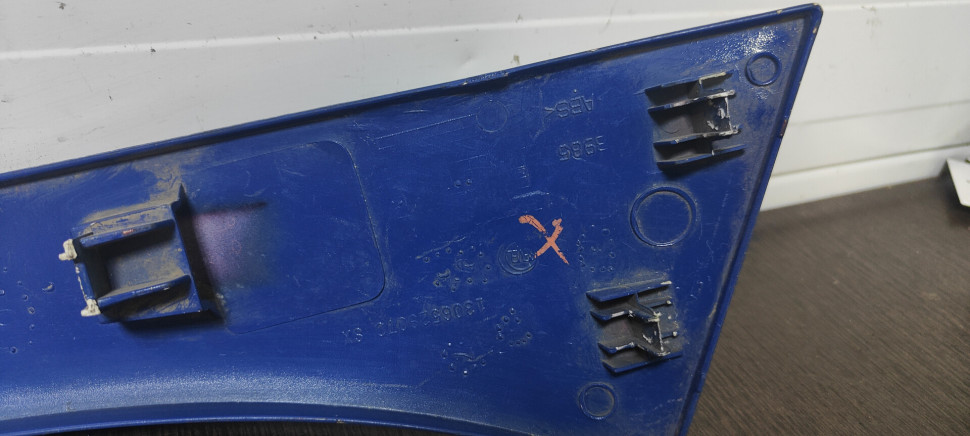 Ресничка  левая бу Peugeot Boxer OEM 1306529070