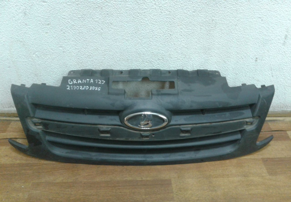 Решетка радиатора Lada Granta oem 21902803056  (скл-3)