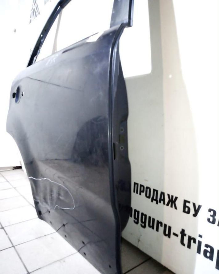 Дверь задняя правая Kia Sorento 2 oem 770042P010 (скл-3)