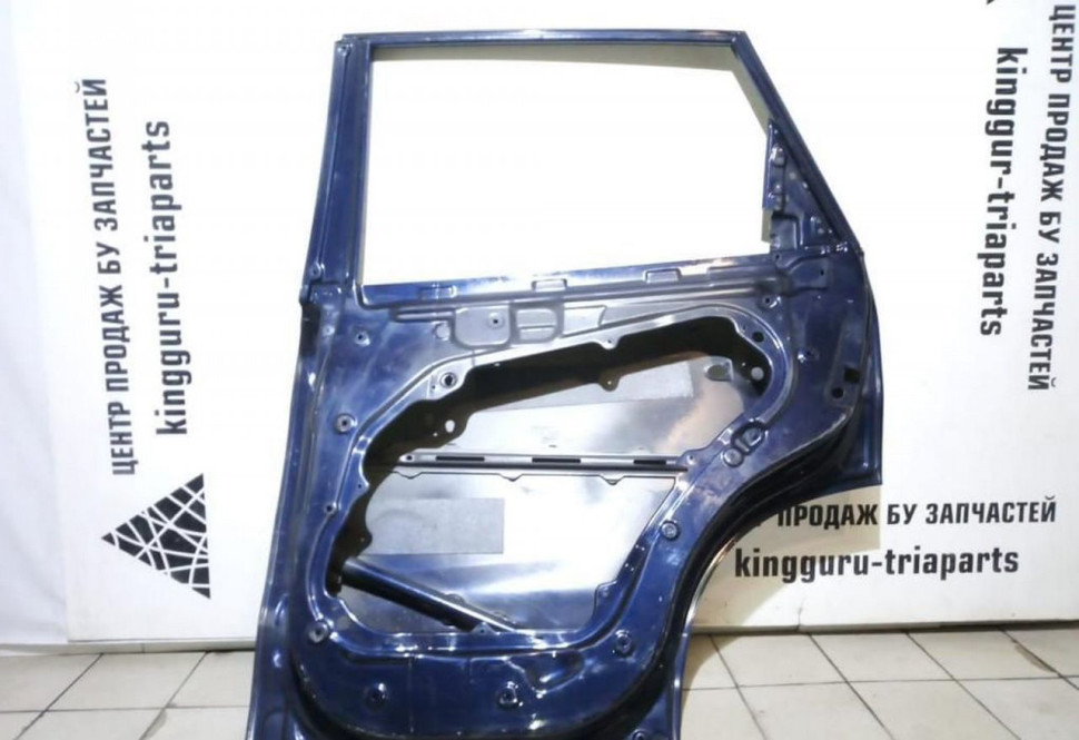 Дверь задняя правая Kia Sorento 2 oem 770042P010 (скл-3)