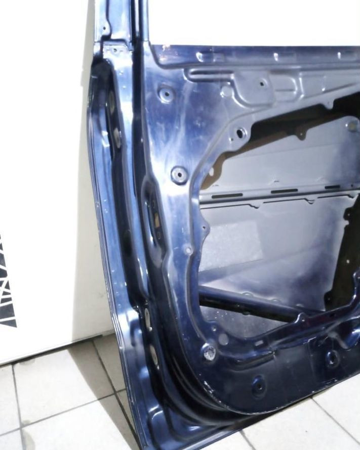 Дверь задняя правая Kia Sorento 2 oem 770042P010 (скл-3)